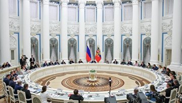 Путин назвал семью фундаментальной основой российского общества Путин назвал семью фундаментальной основой российского общества