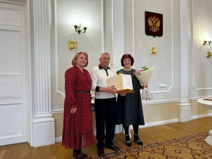 В Ярославской области чествуют супругов, проживших вместе более 50 лет В Ярославской области чествуют супругов, проживших вместе более 50 лет