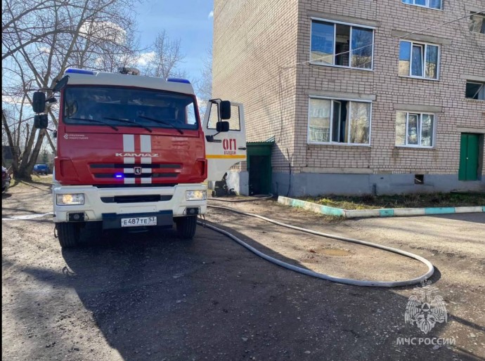 В Валдае из-за пожара в подвале пятиэтажки эвакуировались 25 человек