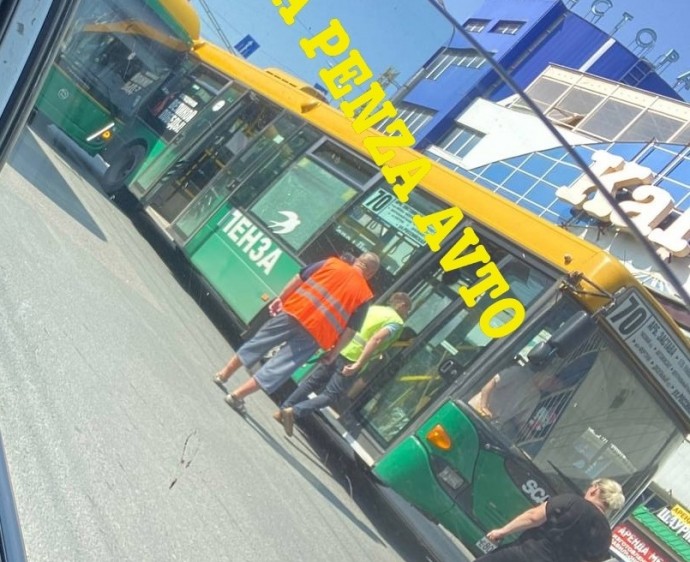В Пензе из-за ДТП с автобусом и троллейбусом парализовало Заводской район
