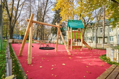 В Зюзине благоустроили территорию около центра госуслуг «Мои документы»