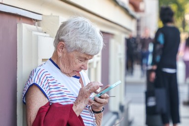 В МВД назвали фразы, по которым можно отличить дипфейки с голосами родных