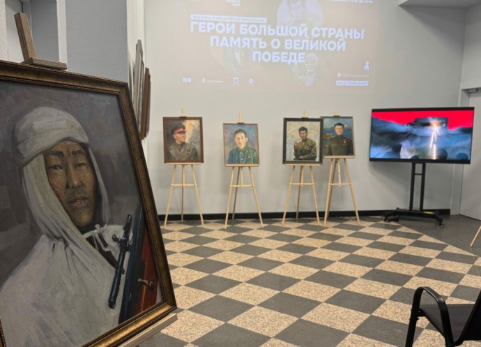 Художники из 19 регионов России представили в Москве выставку к 80-летию Победы