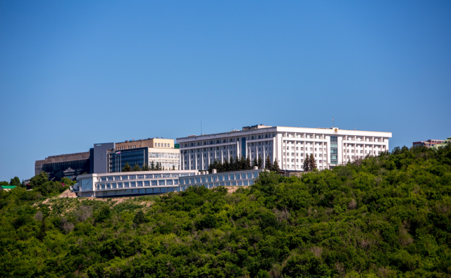 Хабиров подписал распоряжения о кадровых перестановках Хабиров подписал распоряжения о кадровых перестановках