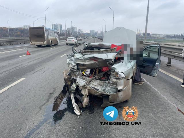 Двое детей пострадали в аварии на Бельском мосту в Уфе