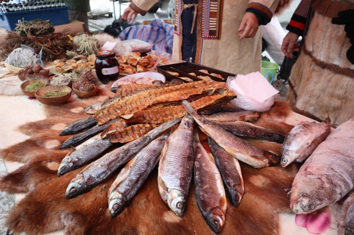 15 хозяйств и предприятий участвуют в ярмарке «Рыба Якутии — 2025»