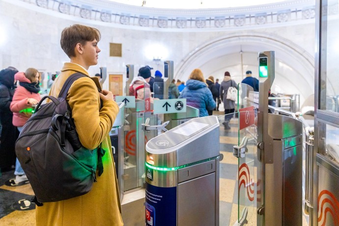Собянин: Оплата проезда по биометрии заработала на всех турникетах метро и МЦК