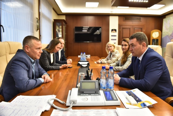 Михаил Евраев встретился с участником федеральной программы «Время героев»