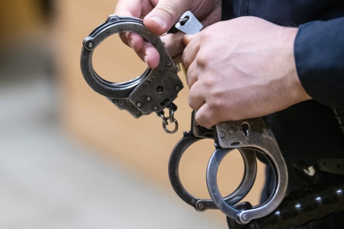 Житель Люберец «на счастье» устроил погром в магазине, оцененный в 200 тыс. руб. Житель Люберец «на счастье» устроил погром в магазине, оцененный в 200 тыс. руб.