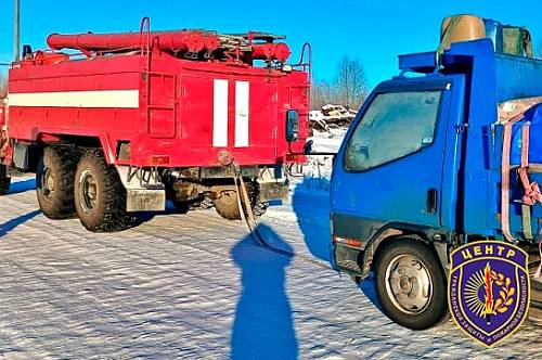 На севере Приамурья из-за мороза в беду грузовик с двумя водителями и ценным грузом