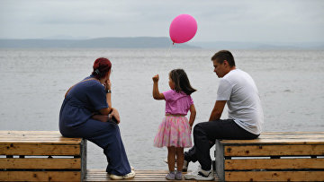 Путин пообещал господдержку молодым родителям