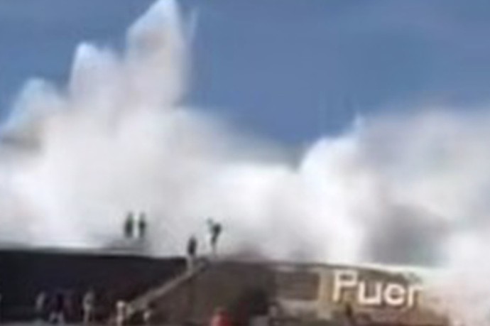 Женщину убила гигантская волна на Тенерифе