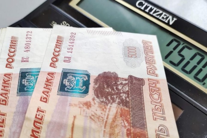 Россиянам решено срочно выдать по 25 000 рублей. Названа дата прихода денег на карту