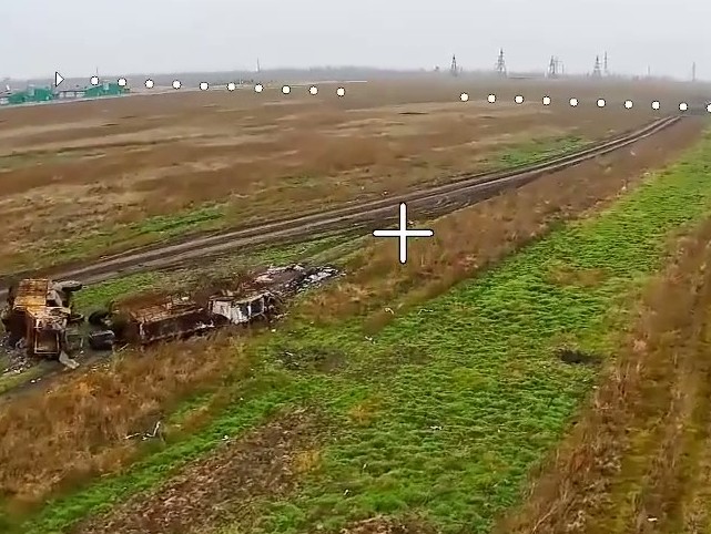 Гигантское кладбище из 45 единиц боевой техники ВСУ показали на видео Гигантское кладбище из 45 единиц боевой техники ВСУ показали на видео