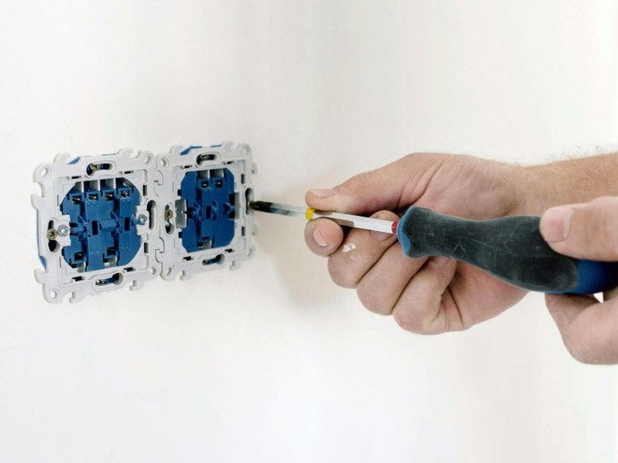 Надежность розетки зависит от качества прижимных клемм Надежность розетки зависит от качества прижимных клемм