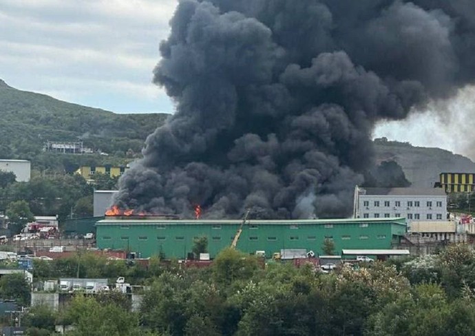 Пожар во Владивостоке: тушить огонь не могли из-за неисправных гидрантов Пожар во Владивостоке: тушить огонь не могли из-за неисправных гидрантов