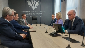 Руководство Судебно-экспертного центра и Главного управления криминалистики Следственного комитета посетили центр судебной экспертизы при Минюсте России