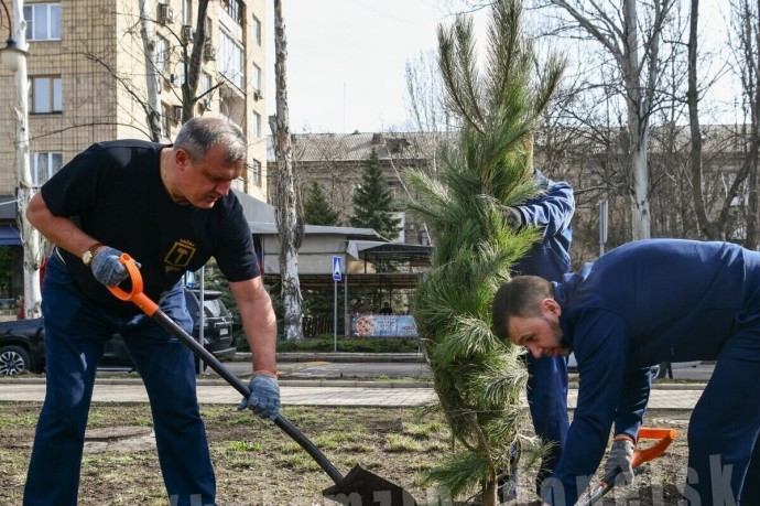 Тридцать тысяч дончан приняли участие в общереспубликанском субботнике в ДНР