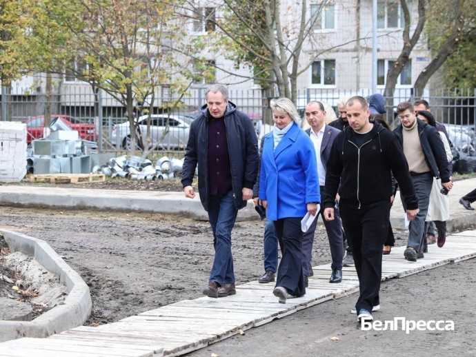 Гладков проверил ход капремонта школы № 21 Старого Оскола Гладков проверил ход капремонта школы № 21 Старого Оскола