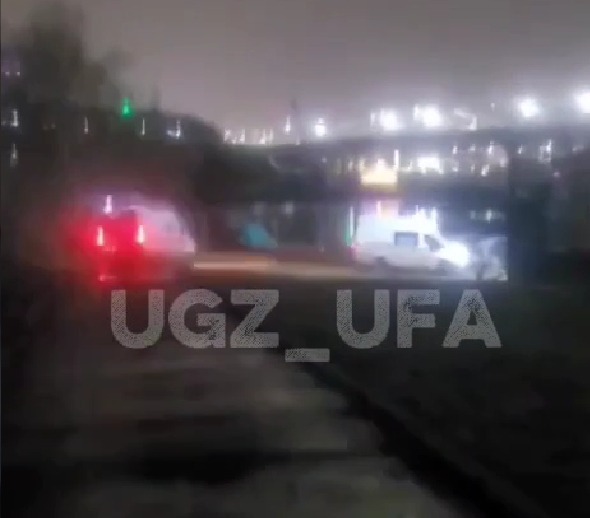 В Уфе спасатели достали из реки юношу и девушку