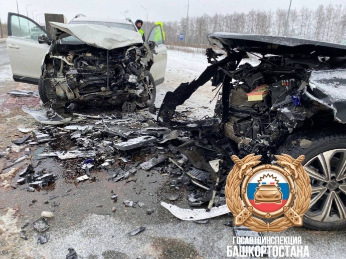 В Башкирии при столкновении автомобилей погибла женщина