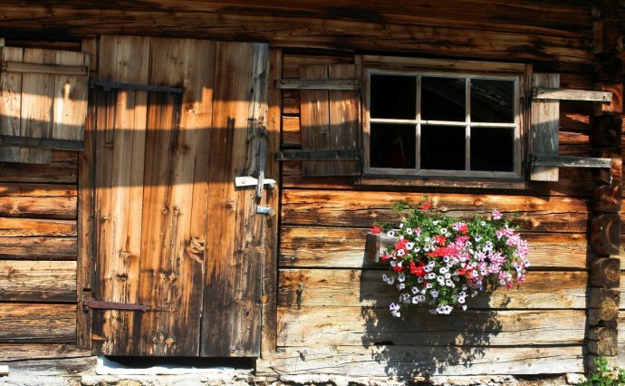 Пенсионер из Корсакова столкнулся с молодым грабителем, который залез на его участок Пенсионер из Корсакова столкнулся с молодым грабителем, который залез на его участок