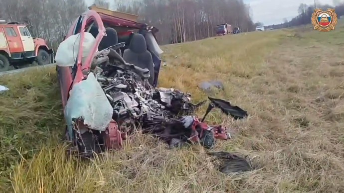 В Ярославской области в ДТП с КАМАЗом погиб водитель легковушки
