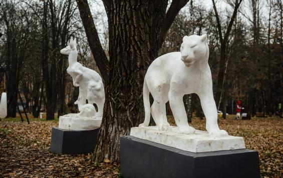 В Парке пионеров в Курске начнут регулярно очищать скульптуры от следов обуви