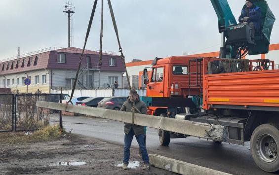 В Курске ограничат въезд на газон у Арены из-за нелегальной парковки