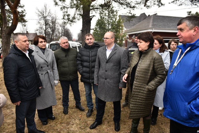 Михаил Евраев осмотрел стадион в поселке Борисоглебском, который отремонтируют в этом году