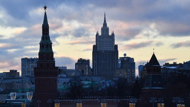 Россия не будет участвовать в гонке вооружений, заявили в Кремле
