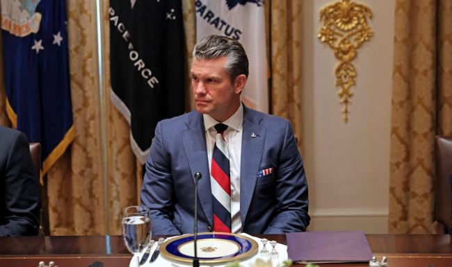 Твоя мама! Вопрос о «российском» галстуке Хегсета дошел до Пентагона Твоя мама! Вопрос о «российском» галстуке Хегсета дошел до Пентагона