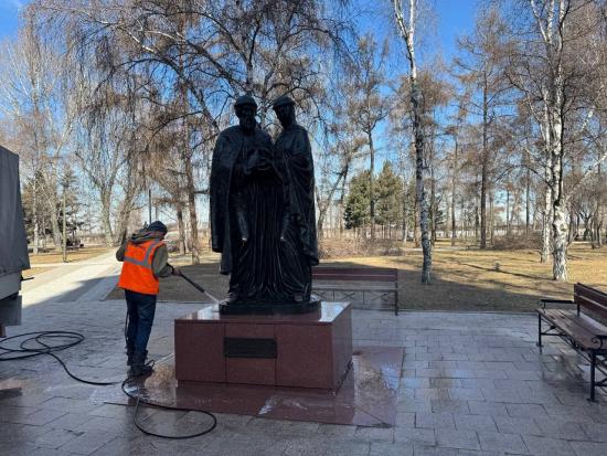 Памятники и арт-объекты отмоют в Иркутске после зимы