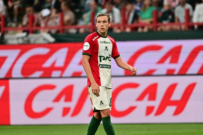 Батраков ответил на вопрос об интересе к нему со стороны других клубов Батраков ответил на вопрос об интересе к нему со стороны других клубов