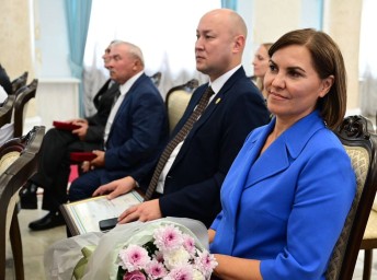 Радий Хабиров поздравил учителей Башкирии с праздником