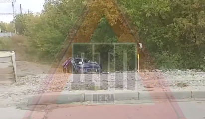 В Пензе в результате опрокидывания автомобиля погибла женщина