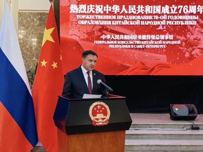 Петербург поздравляет Китайскую Народную Республику с 76 годовщиной образования Петербург поздравляет Китайскую Народную Республику с 76 годовщиной образования