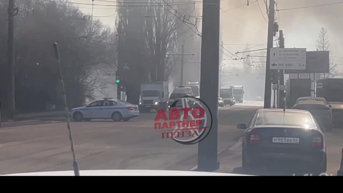 В Пензе из-за крупного пожара перекрыли улицу Аустрина