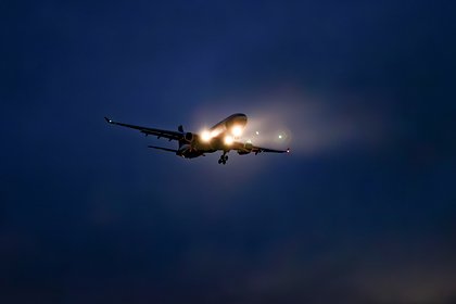 Пассажир российского самолета напал с ножницами на попутчиков, потерял сознание и не выжил Пассажир российского самолета напал с ножницами на попутчиков, потерял сознание и не выжил
