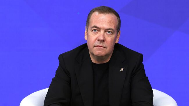 Медведев призвал не допустить возрождения нацистских режимов