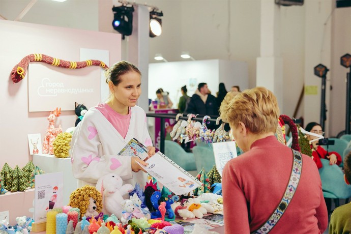 На Болотной площади проходит благотворительный фестиваль «Город неравнодушных»