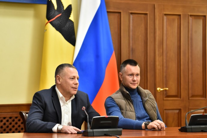 Михаил Евраев провел встречу с блогерами региона Михаил Евраев провел встречу с блогерами региона