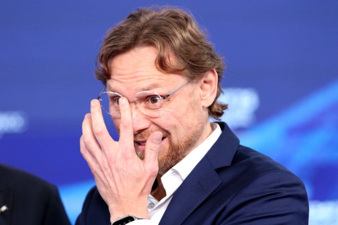 Карпин: Тюкавин не готов провести весь матч на поле Карпин: Тюкавин не готов провести весь матч на поле