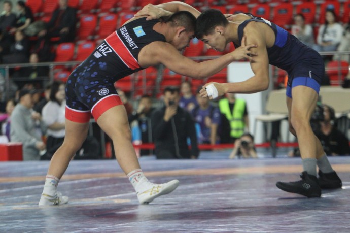 Сборная Якутии по вольной борьбе заявлена на турнир Заура Батаева