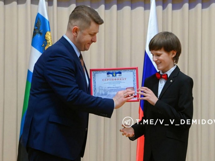 110 одарённых школьников Белгорода получили стипендии мэра