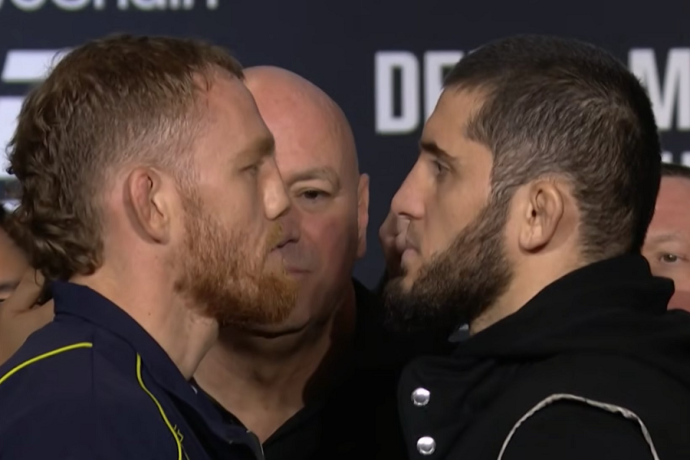 Махачев и Делла Маддалена провели вторую дуэль взглядов (ВИДЕО) Махачев и Делла Маддалена провели вторую дуэль взглядов (ВИДЕО)