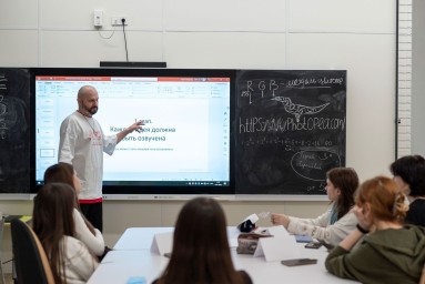 Столяры, электромонтеры, садовники: какие профессии осваивают столичные старшеклассники