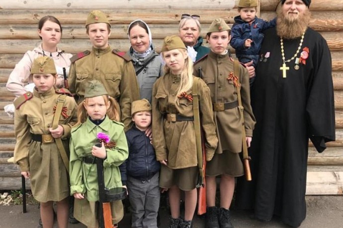 Многодетная семья из Кировской области получила медаль ордена «Родительская слава»