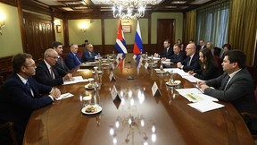 Дмитрий Чернышенко провёл рабочую встречу с Чрезвычайным и Полномочным Послом Республики Куба в Российской Федерации Энрике Ортой Гонсалесом