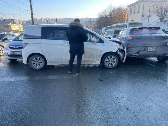 Маленький пассажир пострадал в тройном ДТП во Владивостоке
